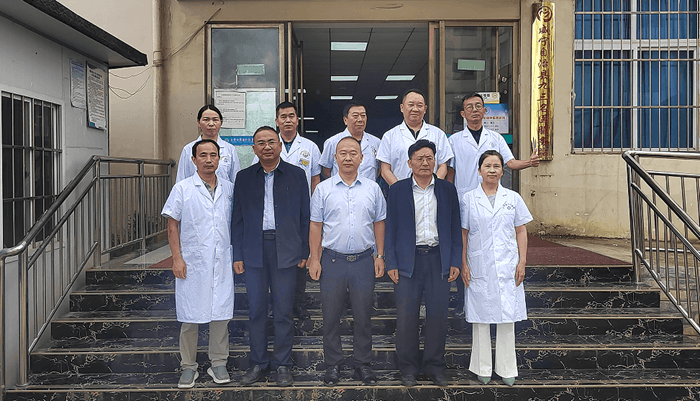 九三学社铜仁市委赴威宁开展医疗帮扶活动