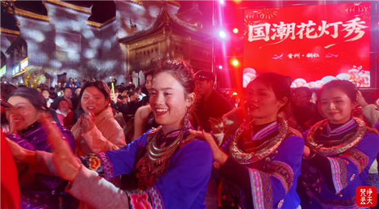 【网络中国节·春节】非遗焕彩 灯耀古城！中南门之夜燃动新春