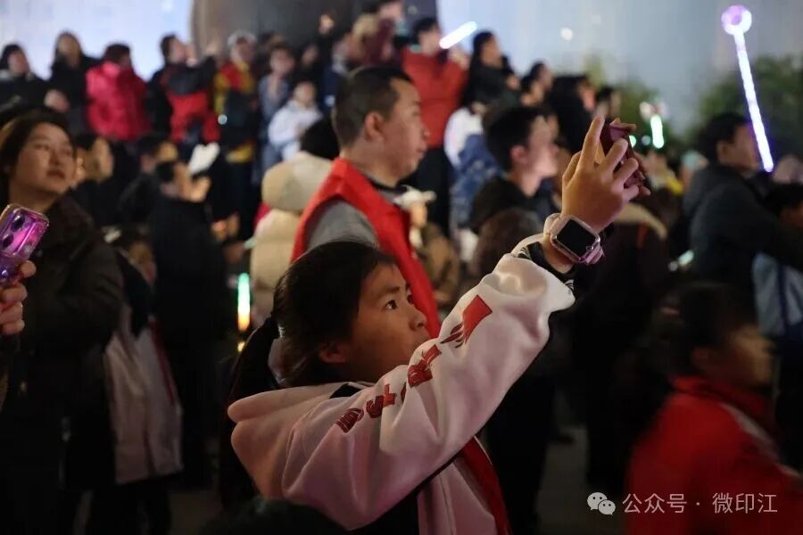 印江：舞龙嘘花闹元宵 民俗盛宴韵悠长