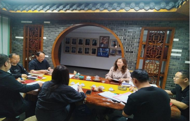 民革万山支部召开工作部署会