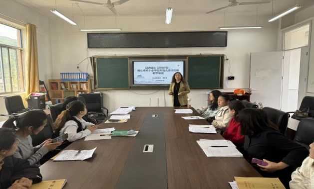 民革党员柳红梅领衔送教下乡 助推低学段读写绘融合教学