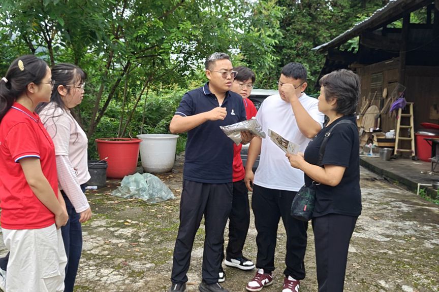 将实验室搬进茶山  ——农工党铜仁职大支部以科研实干 赋能抹茶产业高质量发展