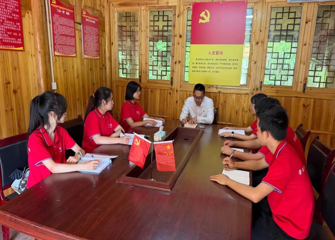 以青春宣讲浇灌民族团结之花