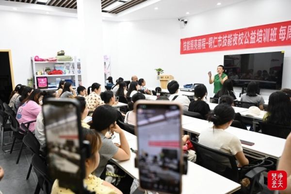 铜仁：夏夜学非遗 技能夜校点亮市民新生活