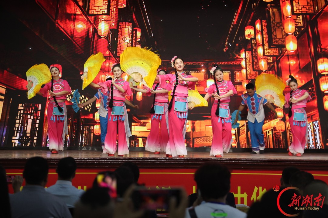同心谱写团结曲 共绘边城石榴红